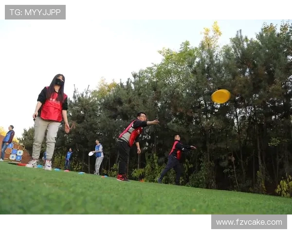 广州飞盘队灵活性创新高引发热议助力飞盘运动蓬勃发展